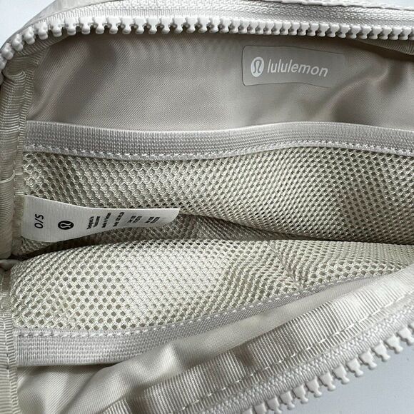 Lululemon Everywhere Belt Bag – White Opal Crossbody Waist Pack NWT - Picture 2 of 4